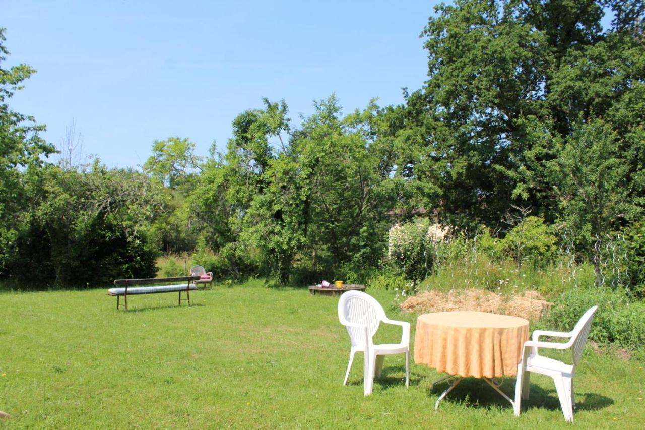Bed and Breakfast Les Vieux Fourneaux Nantiat Esterno foto
